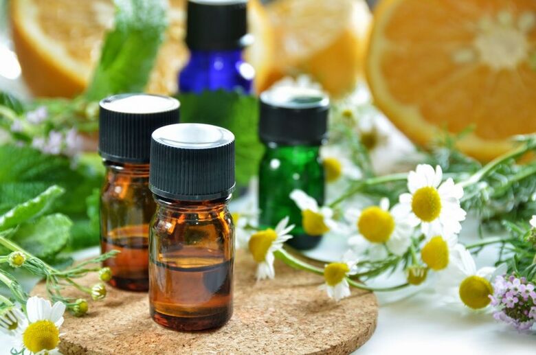 Oils against nail fungus