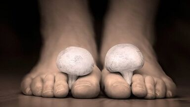How to recognize the presence of mushroom on the feet