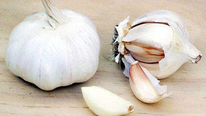 Garlic for athlete's foot